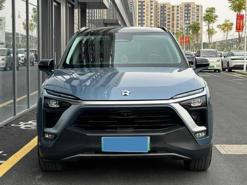 2018 NIO ES8 thumbnail 2