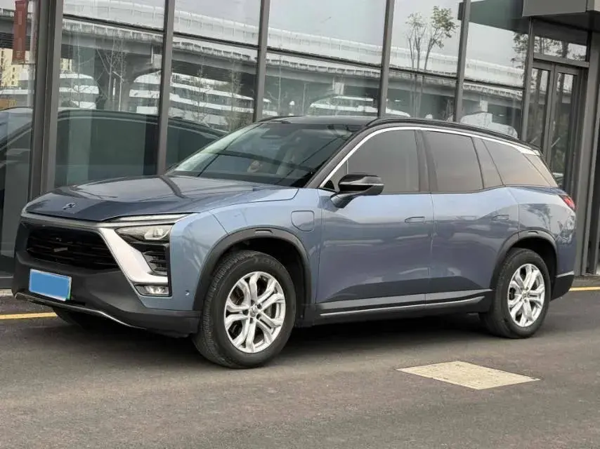 2018 NIO ES8 view 1