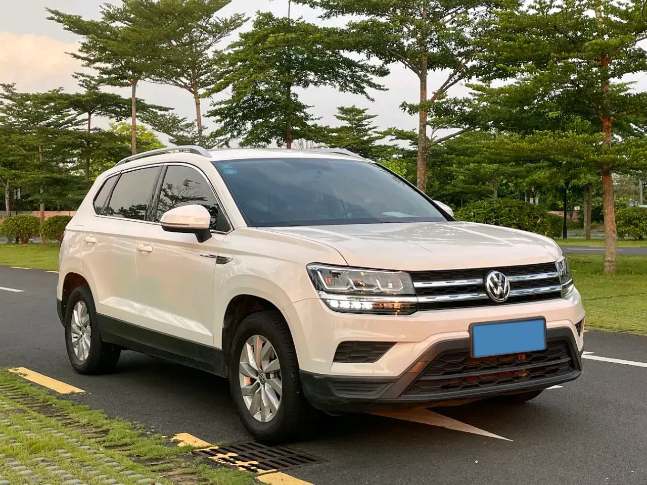 2019 VOLKSWAGEN THARU thumbnail 3