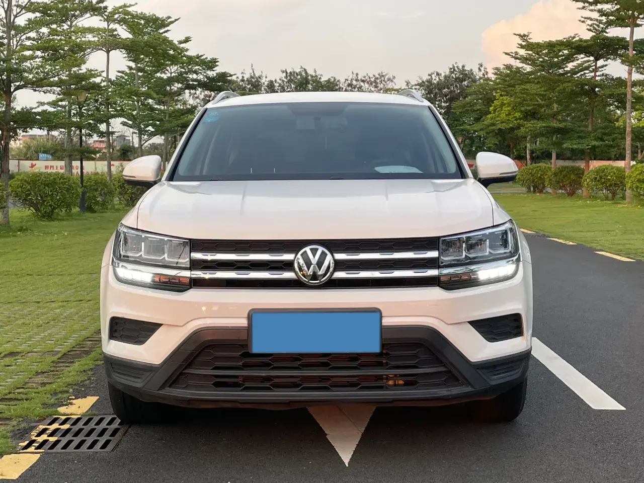 2019 VOLKSWAGEN THARU thumbnail 2