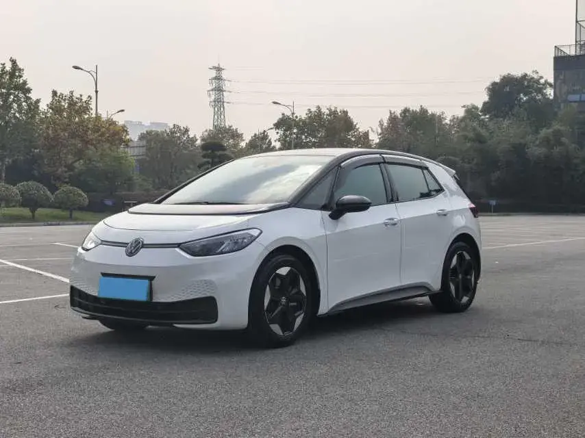 2025 VOLKSWAGEN ID.3 view 1