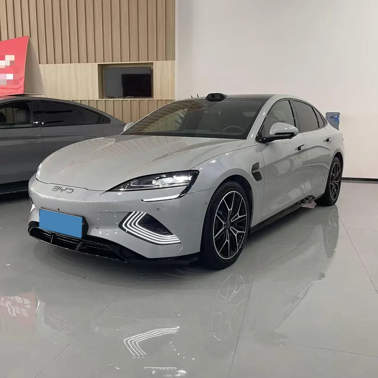 2025 BYD SEAL view 1