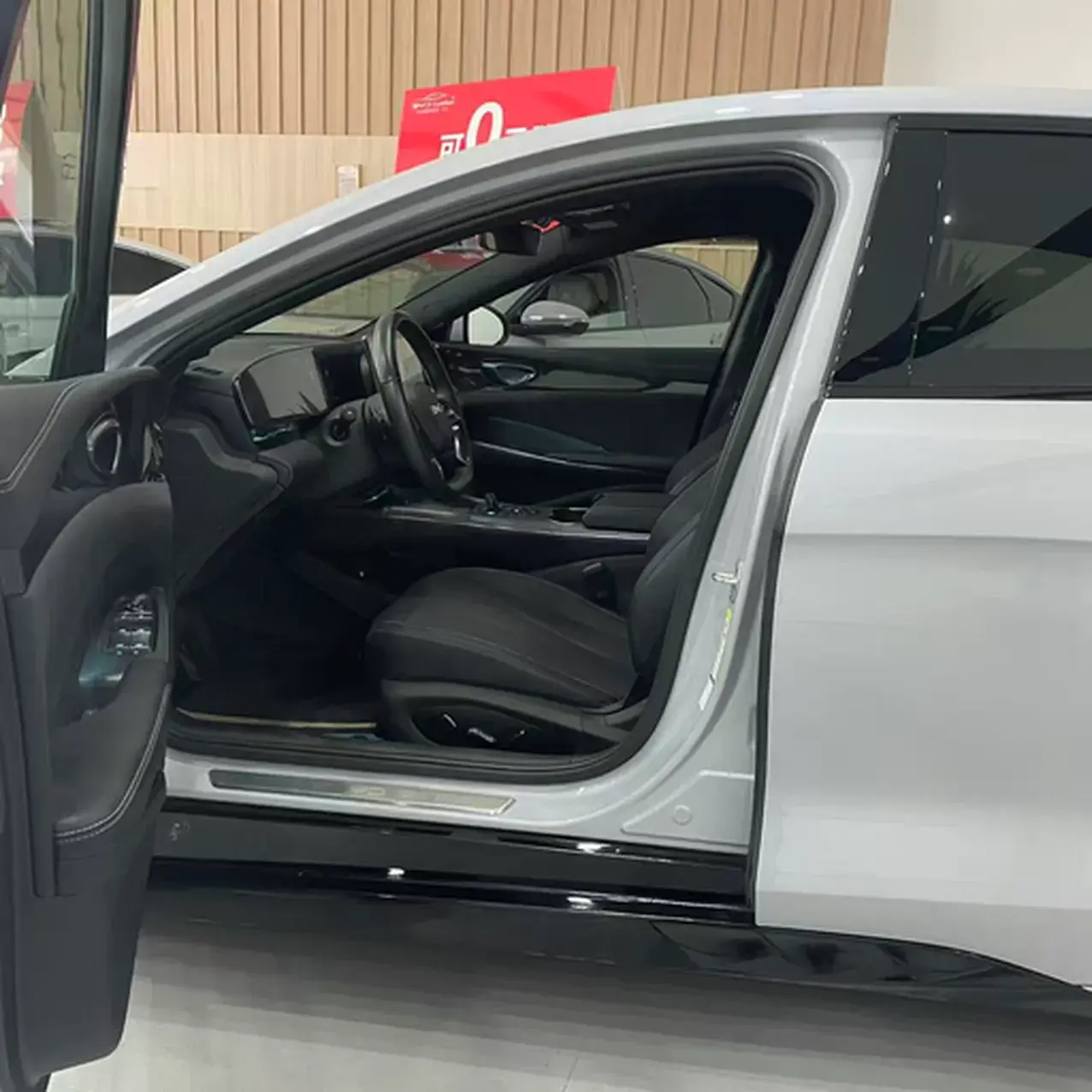 2025 BYD SEAL thumbnail 3