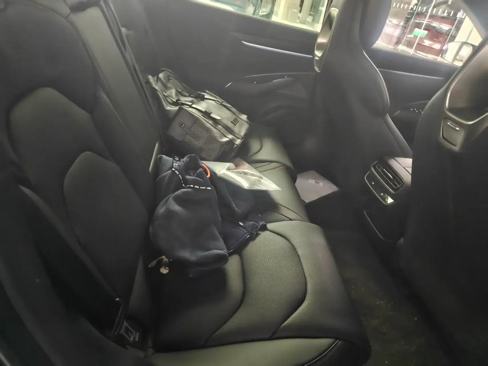 2024 MI SU7 thumbnail 4