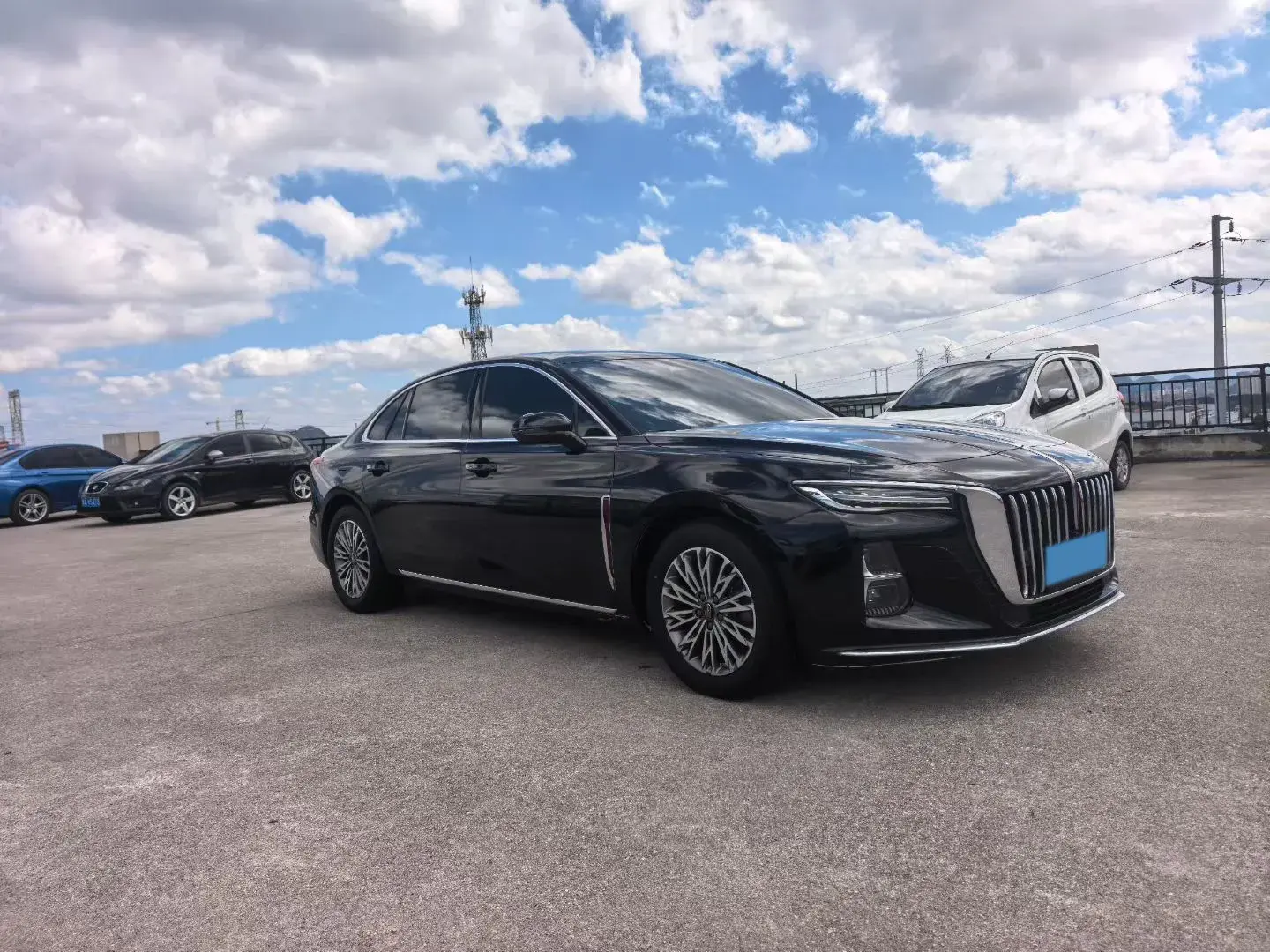 2023 HONGQI H5 thumbnail 3