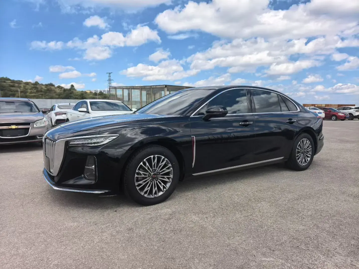 2023 HONGQI H5 view 1
