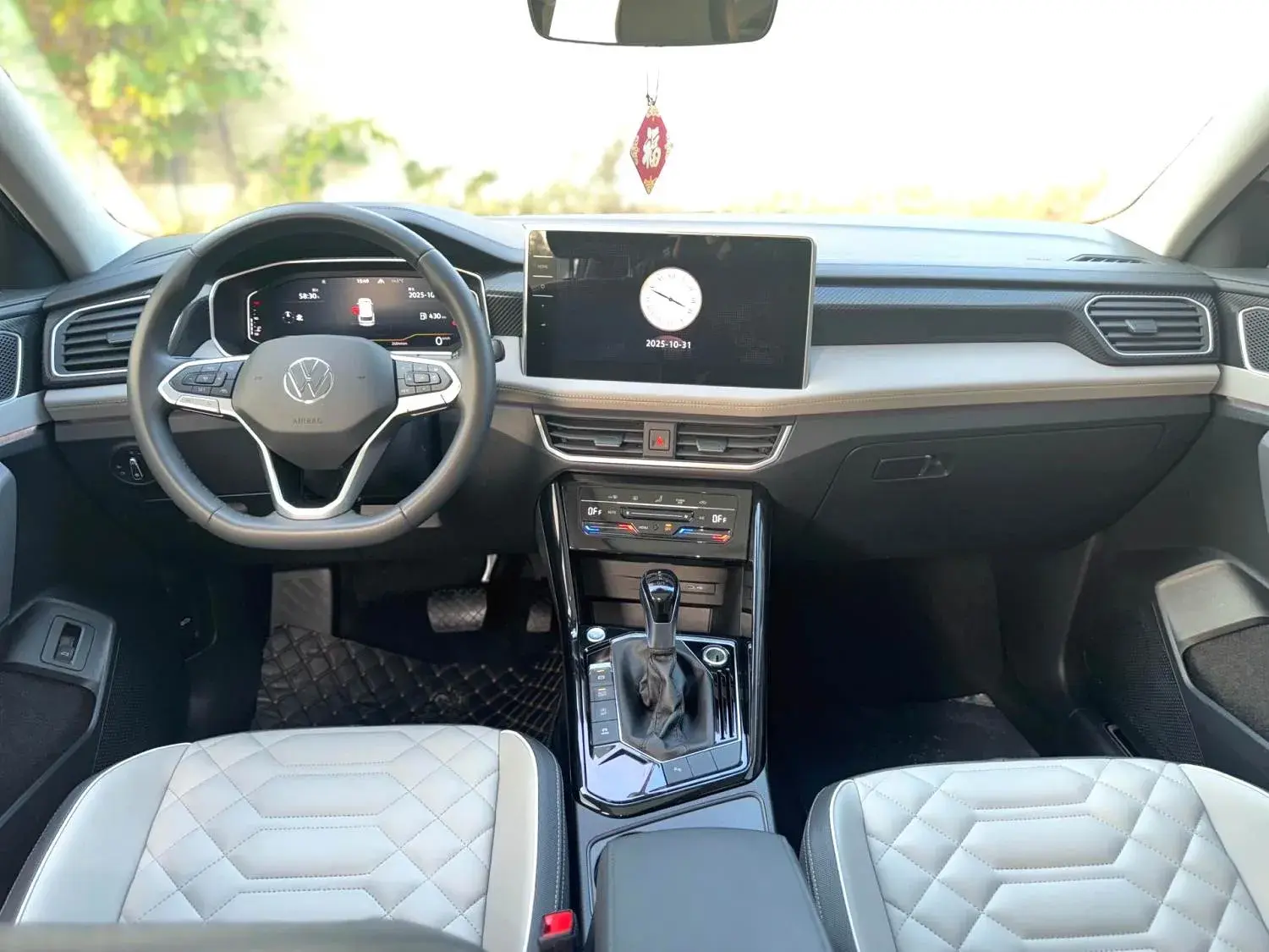 2024 VOLKSWAGEN TAYRON thumbnail 3