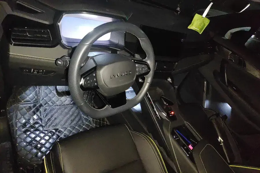 2023 LYNK&CO 06 thumbnail 4