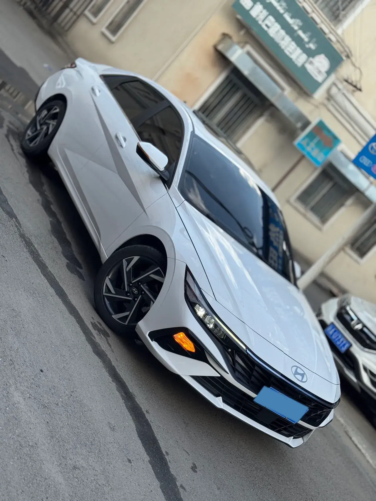 2022 HYUNDAI ELANTRA thumbnail 3