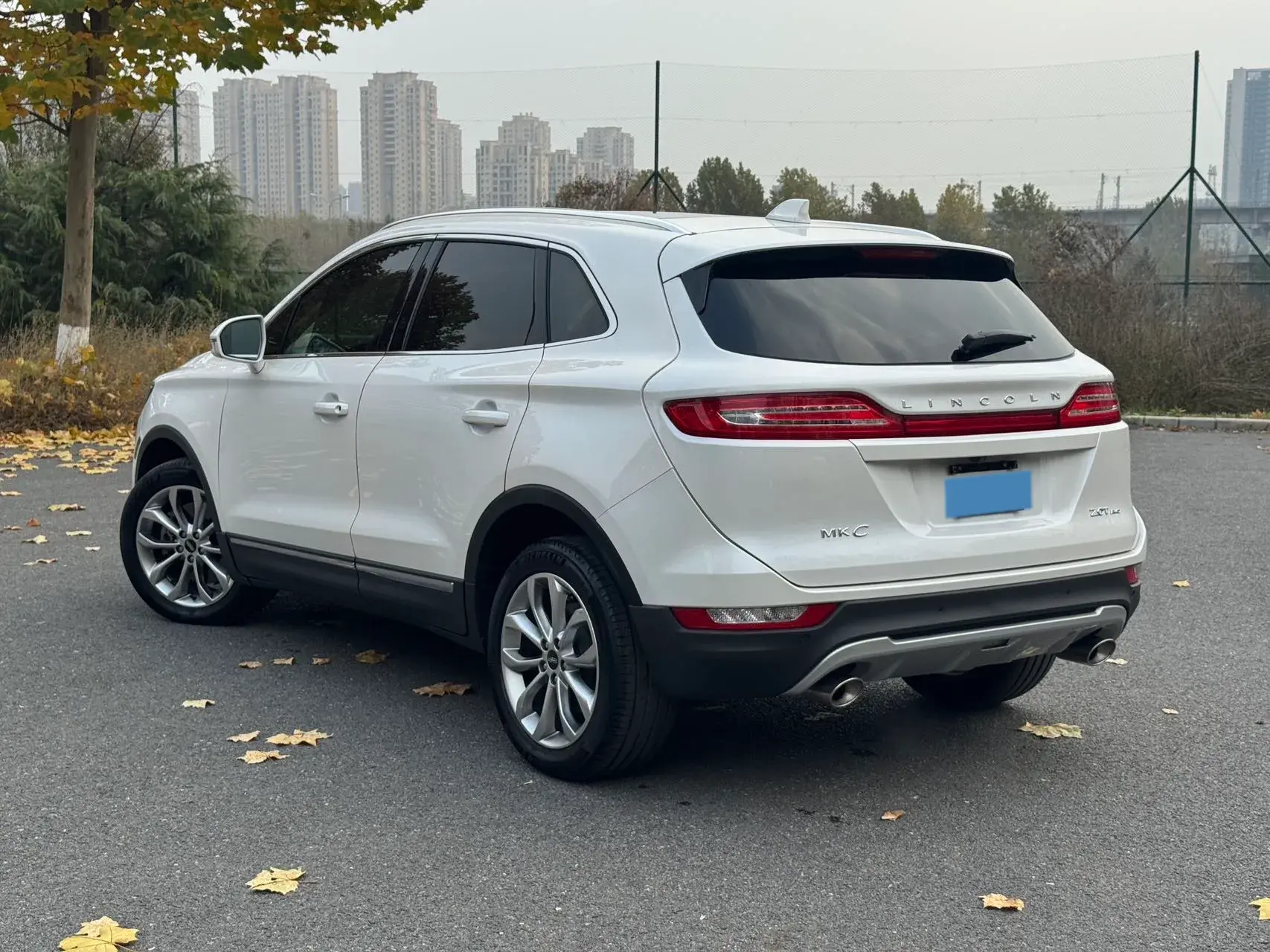 2017 LINCOLN MKC thumbnail 4