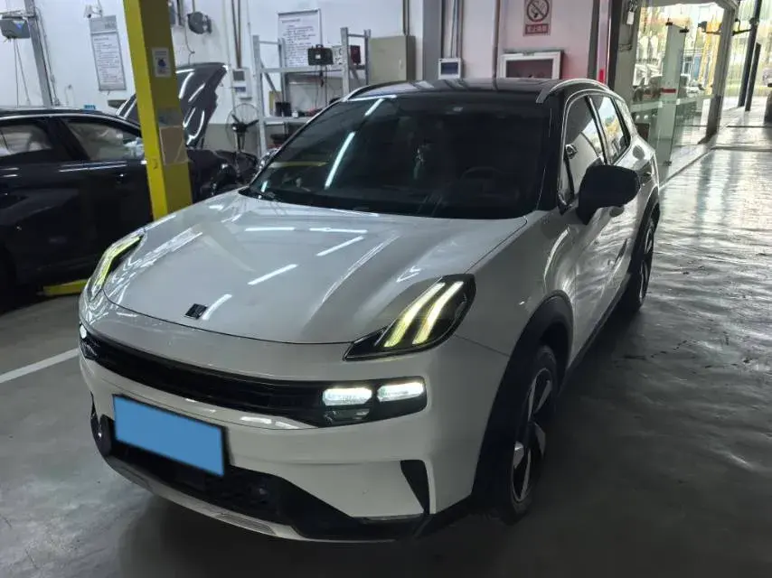 2020 LYNK&CO 06 view 1