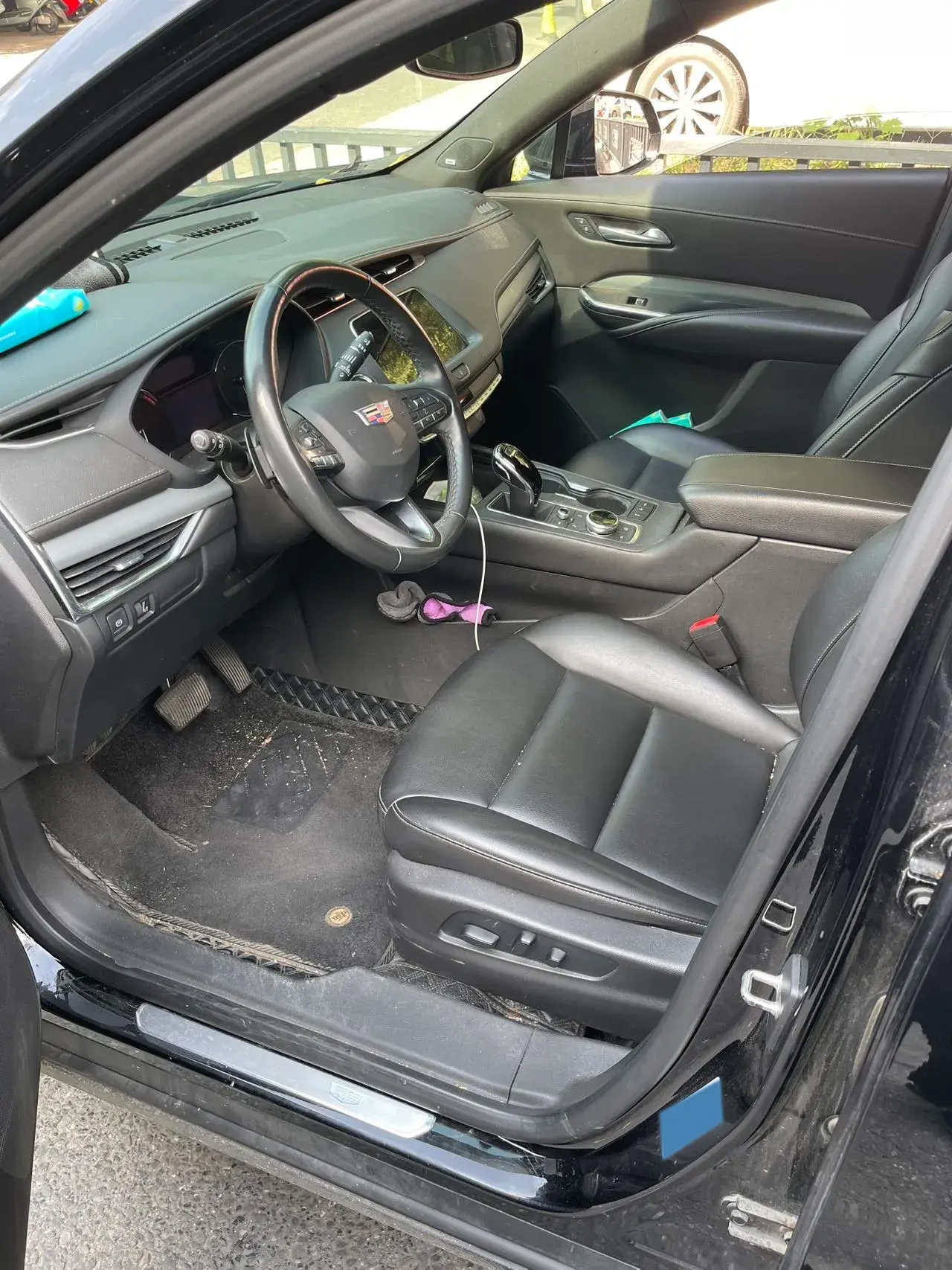 2021 CADILLAC XT4 thumbnail 4