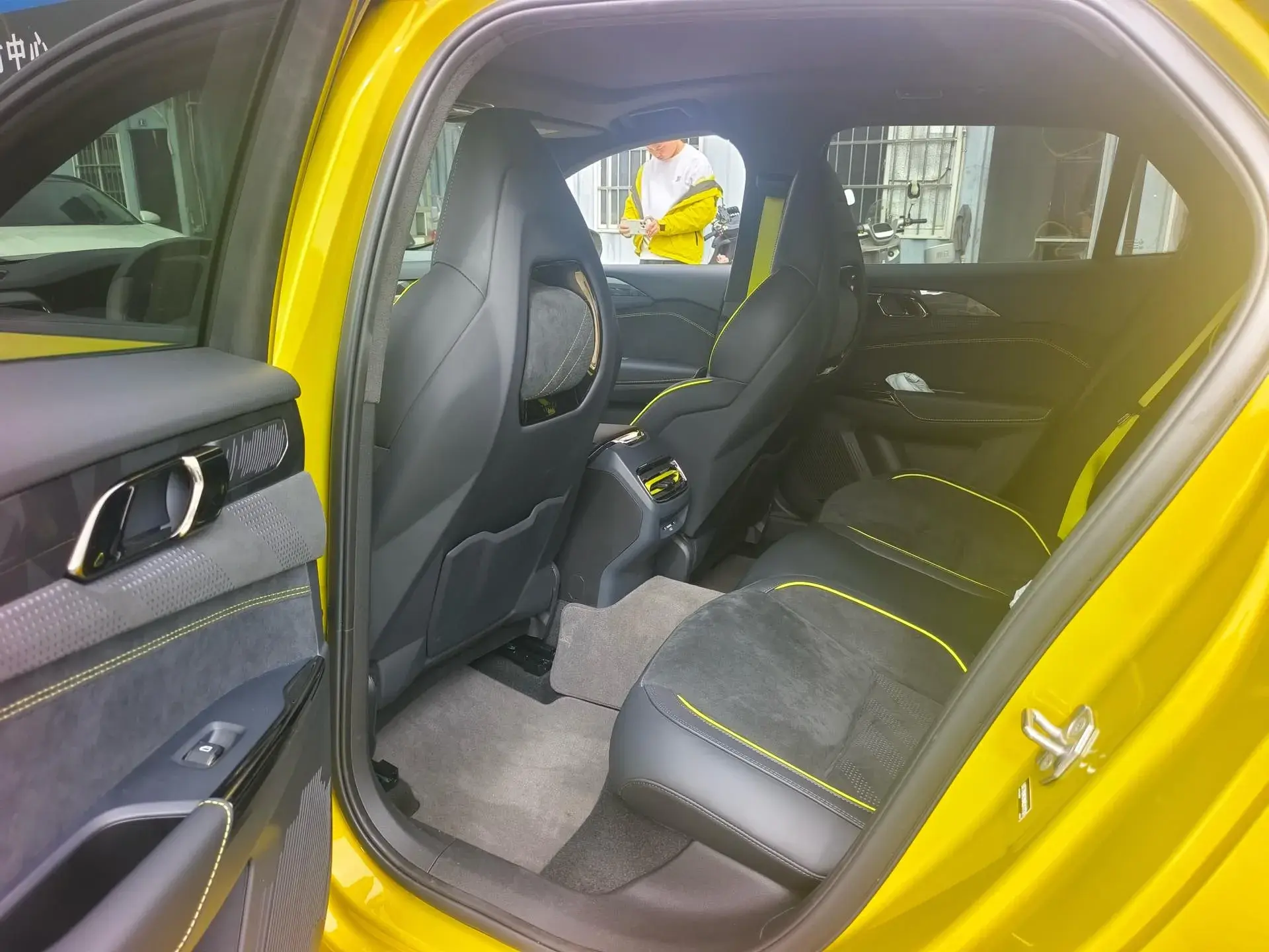 2023 LYNK&CO 03 thumbnail 3