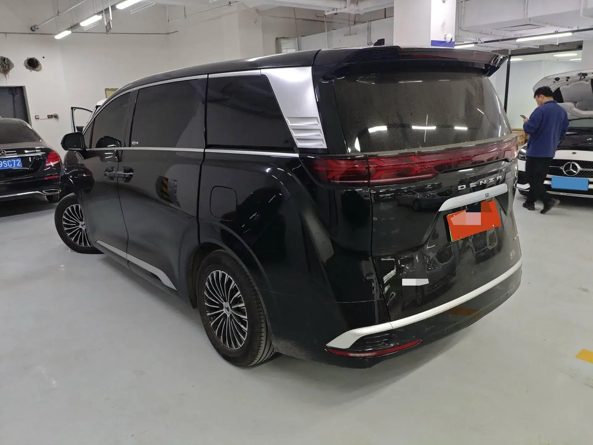 2022 DENZA D9 thumbnail 4