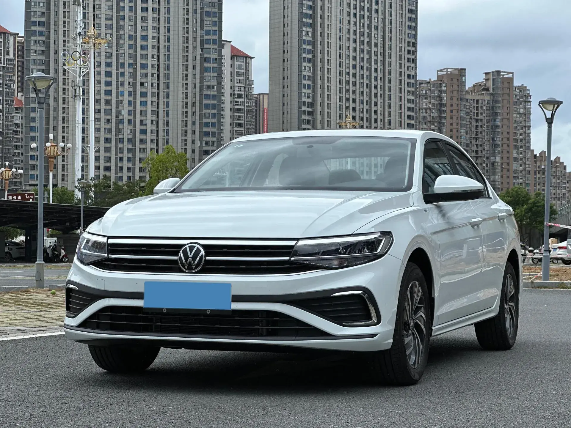 2025 VOLKSWAGEN BORA view 1