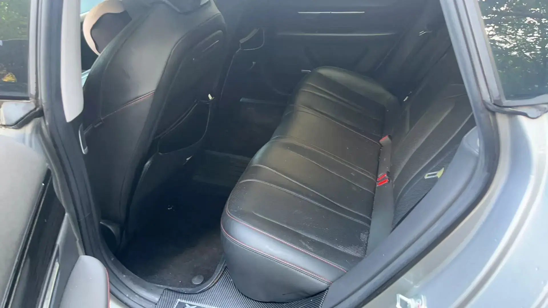 2022 XPENG P7 thumbnail 4