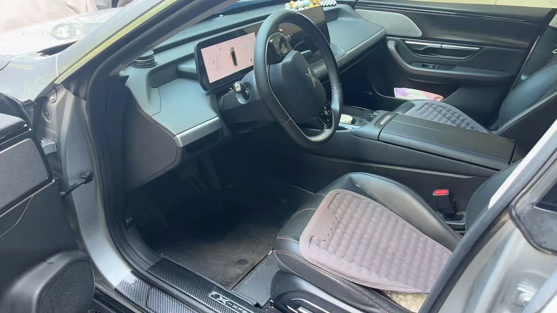 2022 XPENG P7 thumbnail 3