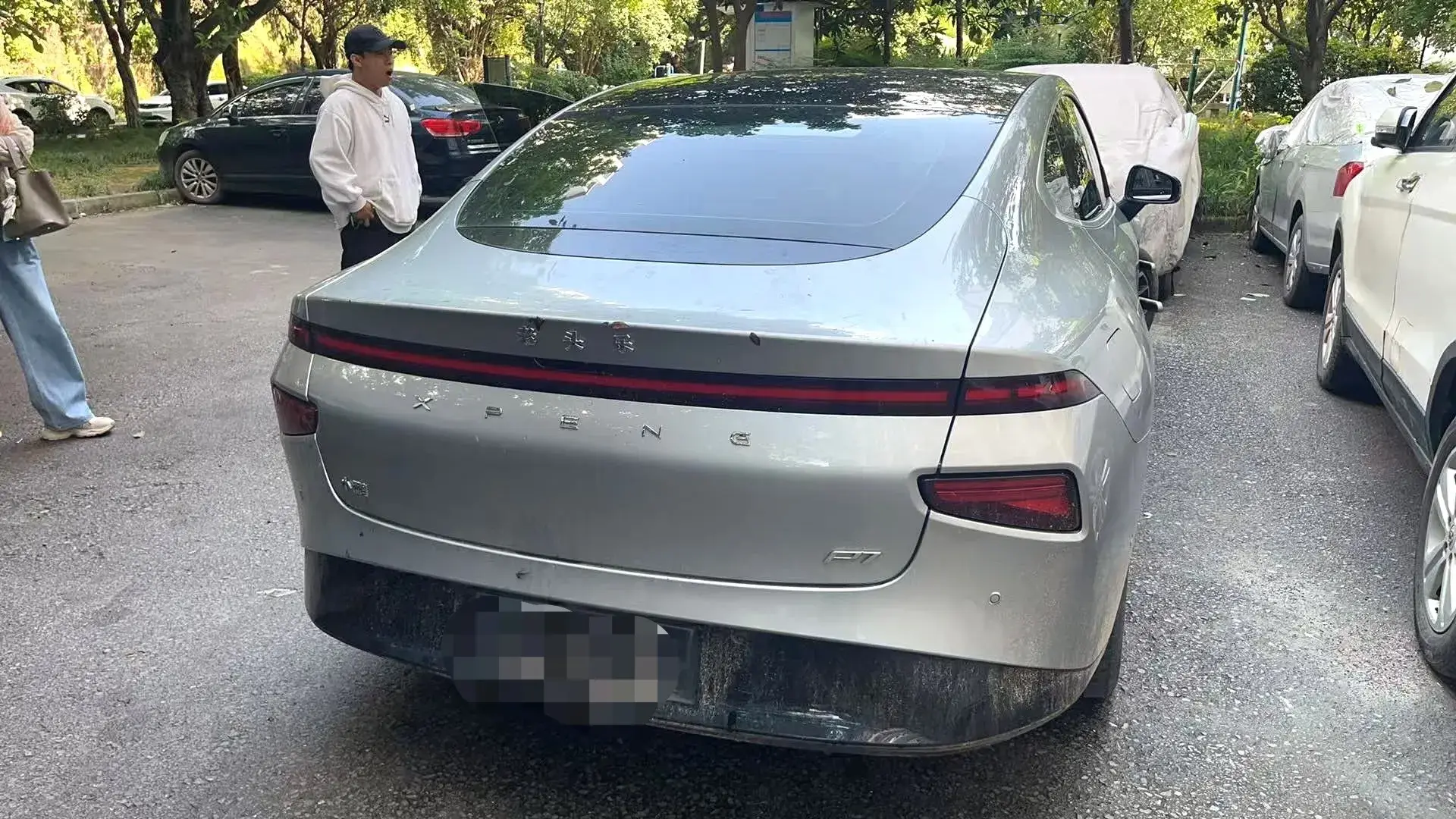 2022 XPENG P7 thumbnail 2