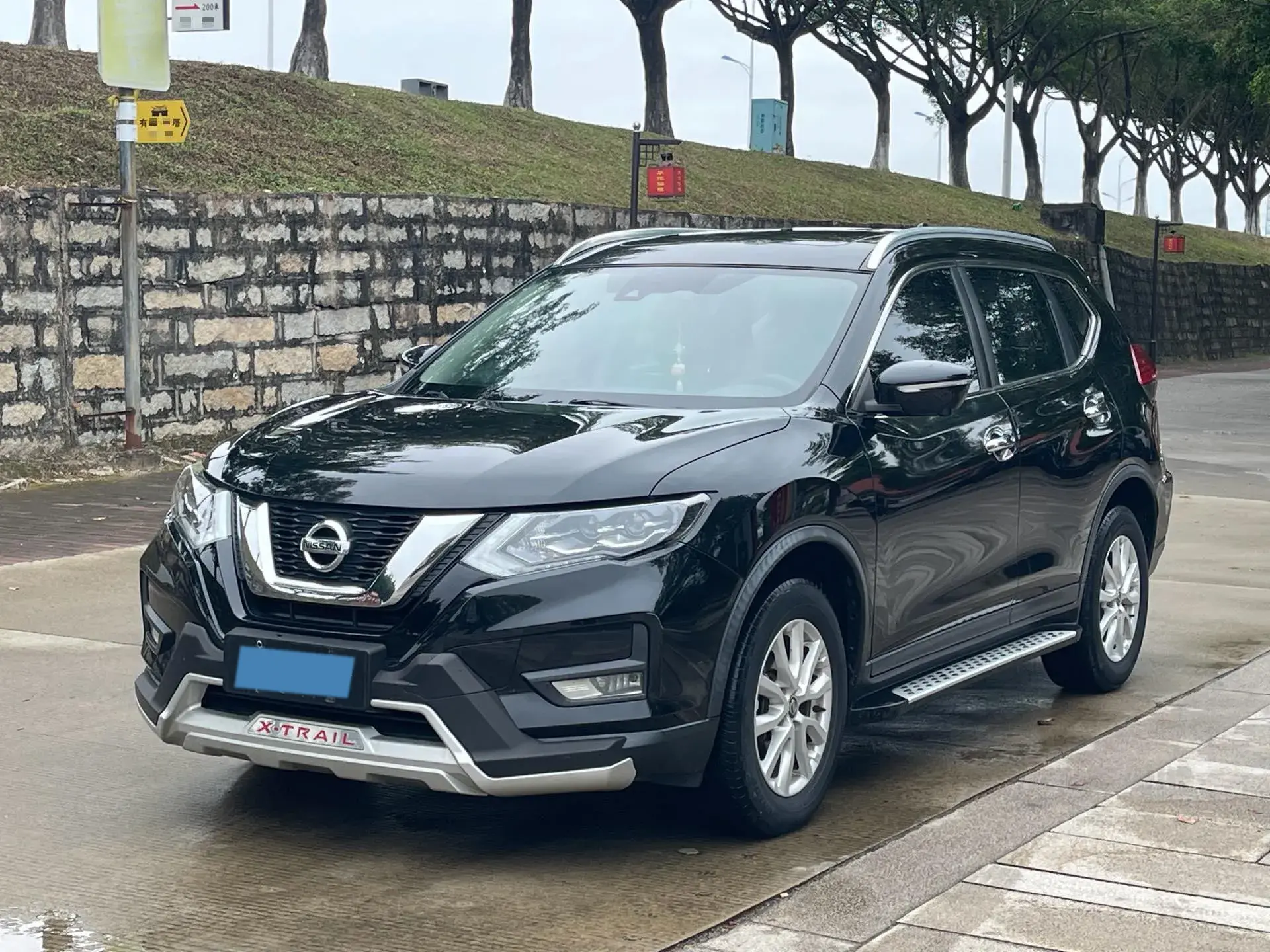 2020 NISSAN X-TRAIL view 1
