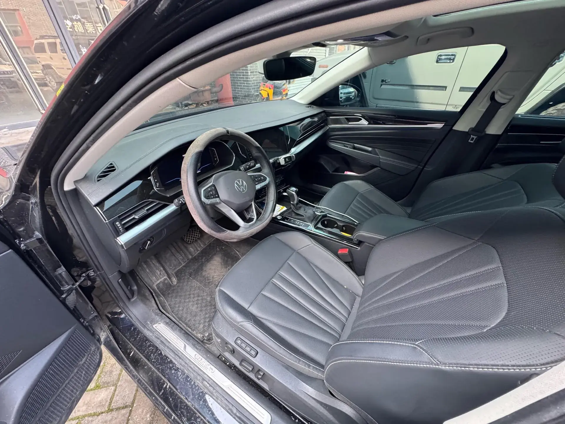 2024 VOLKSWAGEN PASSAT thumbnail 3