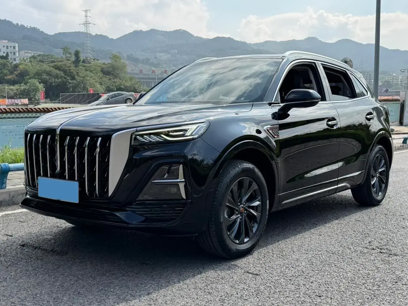 2023 HONGQI HS5 view 1