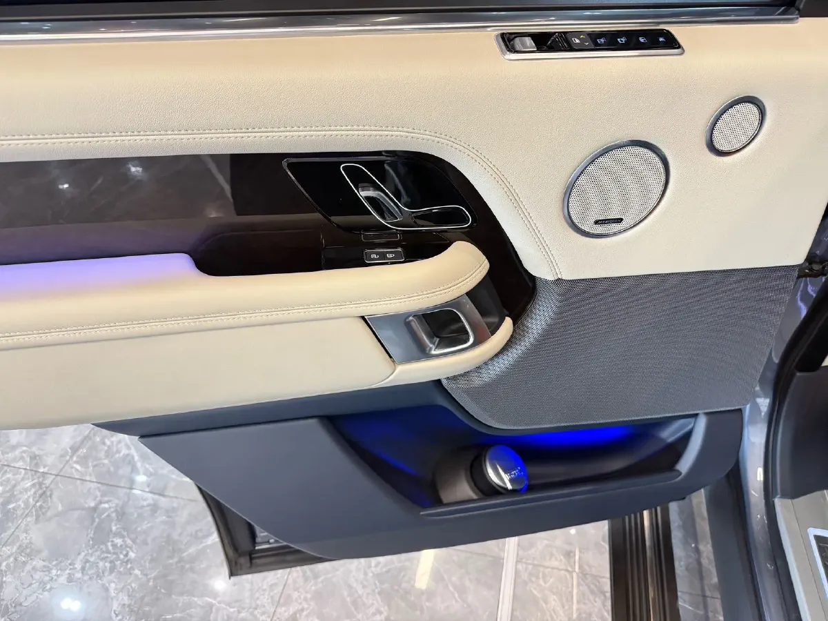 2022 Land Rover Range Rover 3.0T 400HP L6 8AT,autocango,china used car exporter,china ev exporter,chinese used car exporter,chinese used ev exporter