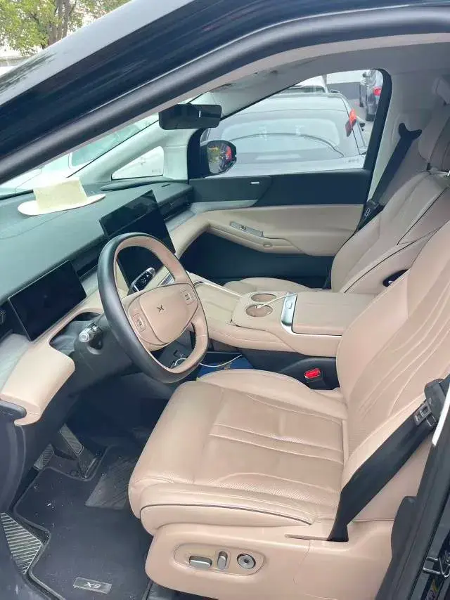 2024 XPENG X9 thumbnail 3