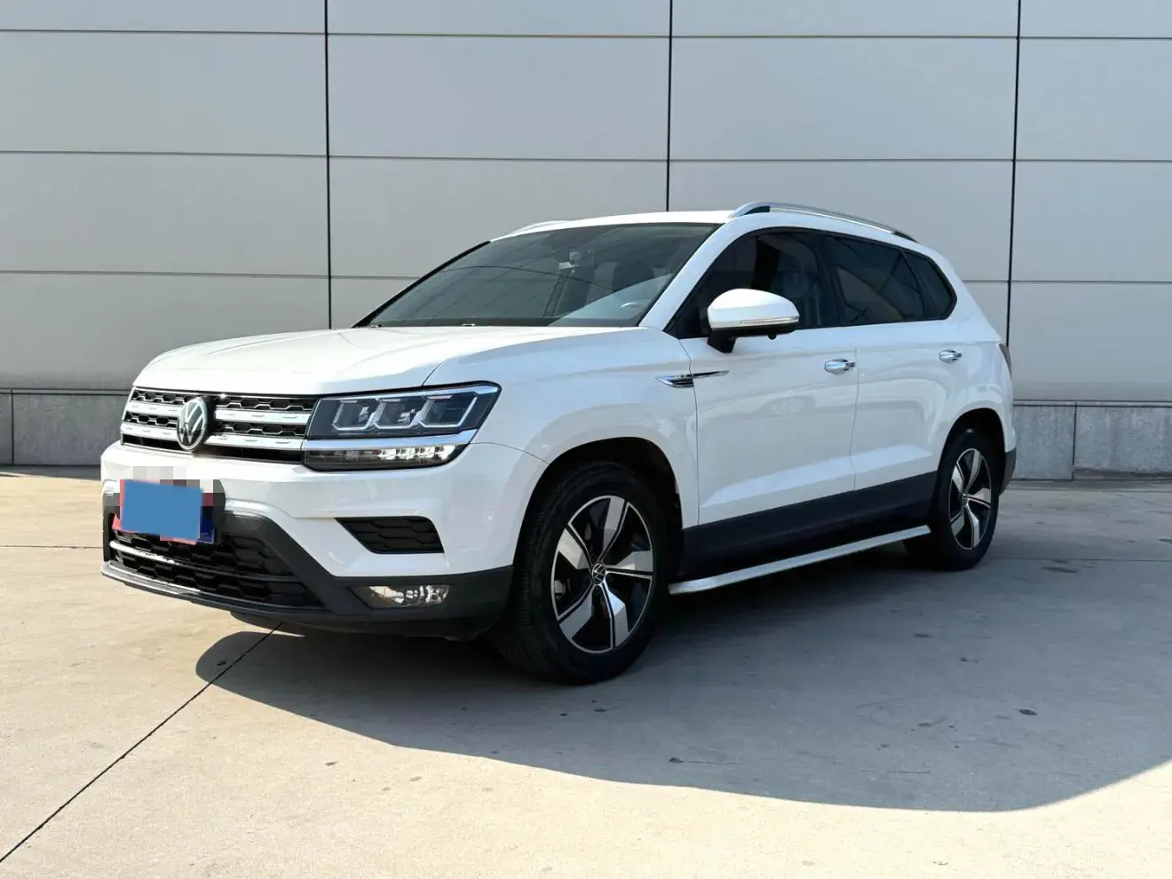 2021 VOLKSWAGEN THARU view 1