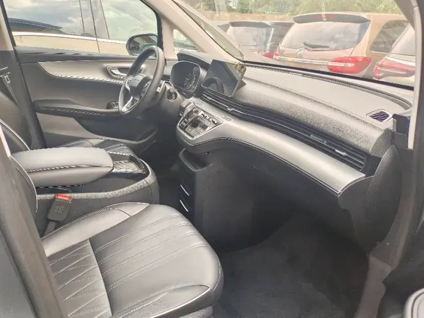 2022 ROEWE IMAX8 thumbnail 3