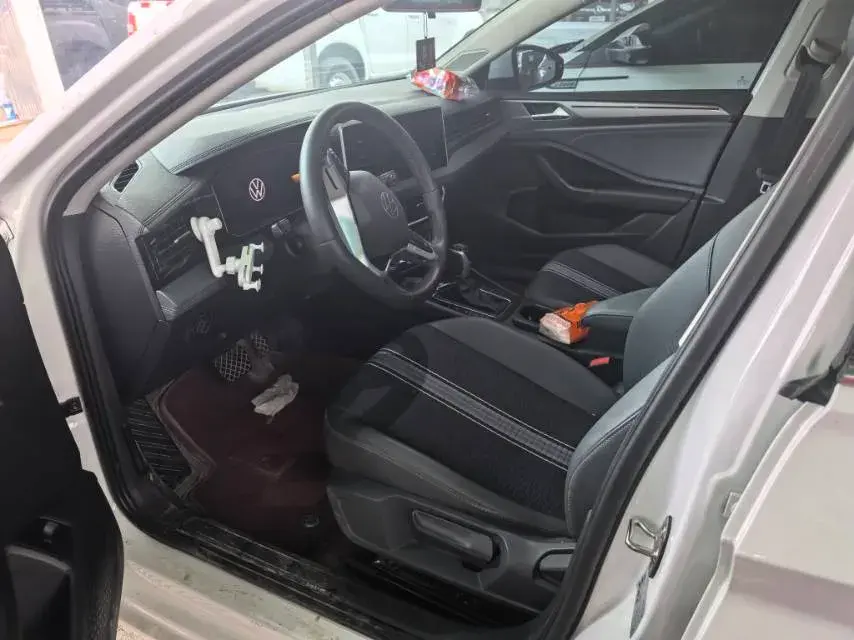 2023 VOLKSWAGEN SAGITAR thumbnail 3