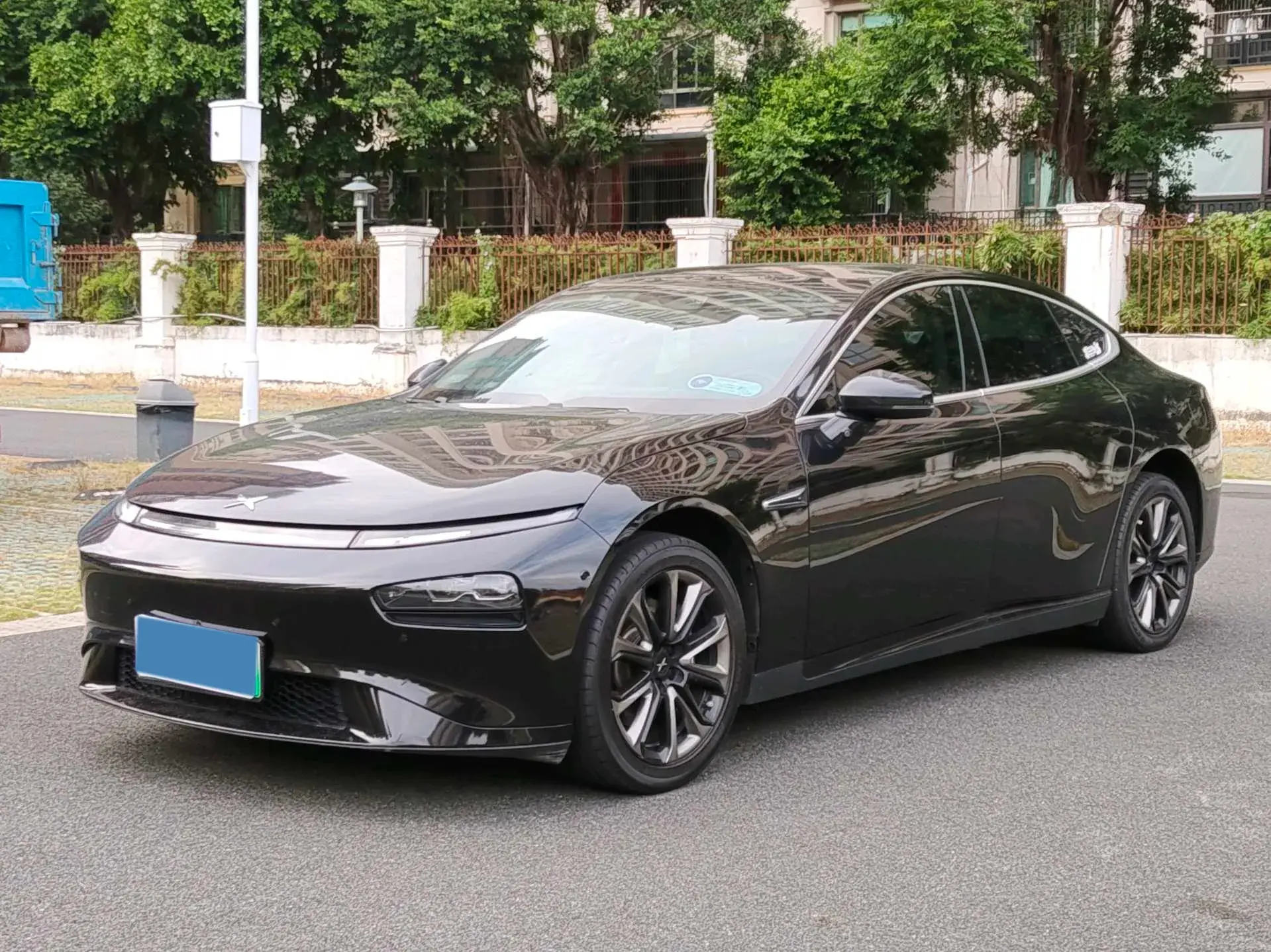 2022 XPENG P7 view 1