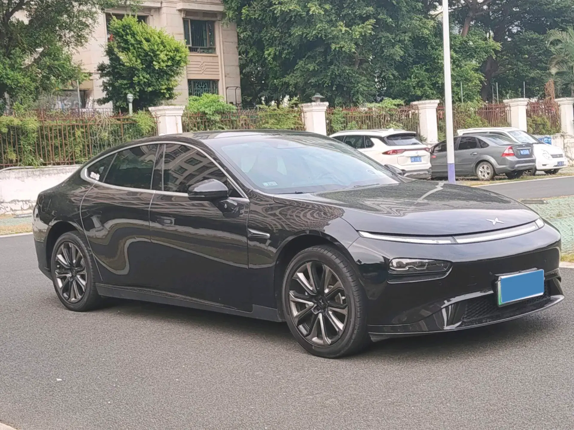 2022 XPENG P7 thumbnail 3