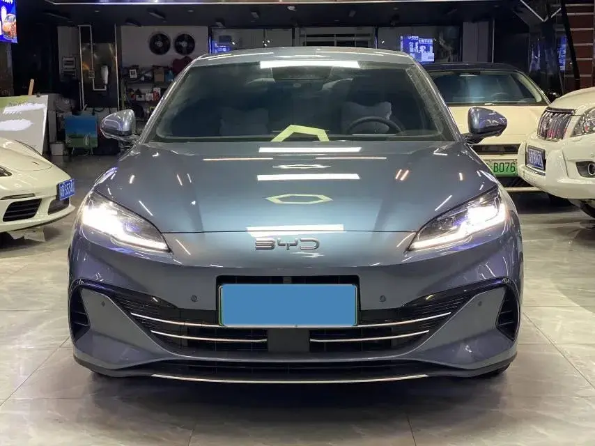 2025 BYD SEAL thumbnail 2