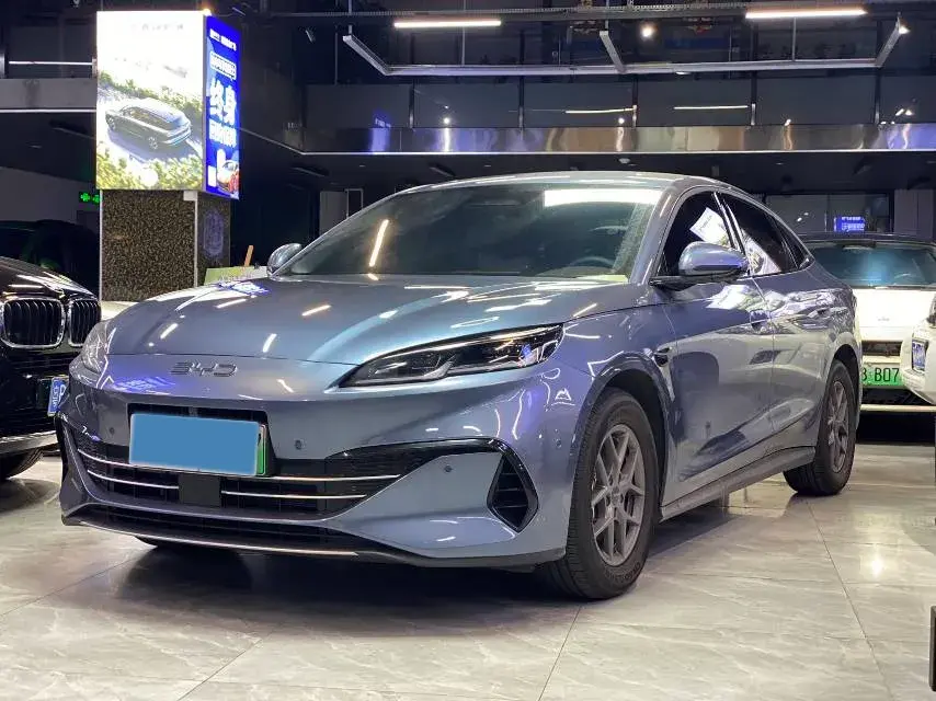 2025 BYD SEAL view 1