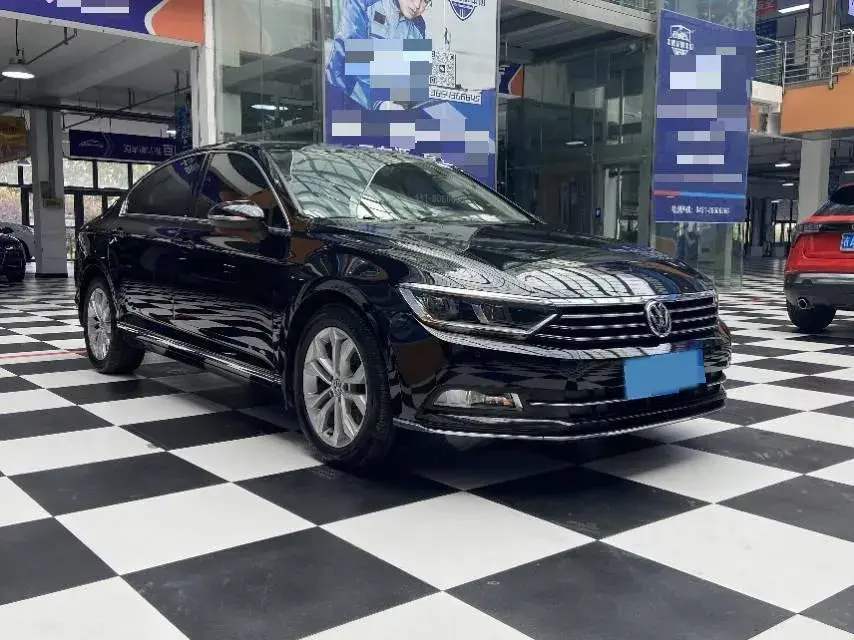 2018 VOLKSWAGEN MAGOTAN thumbnail 3