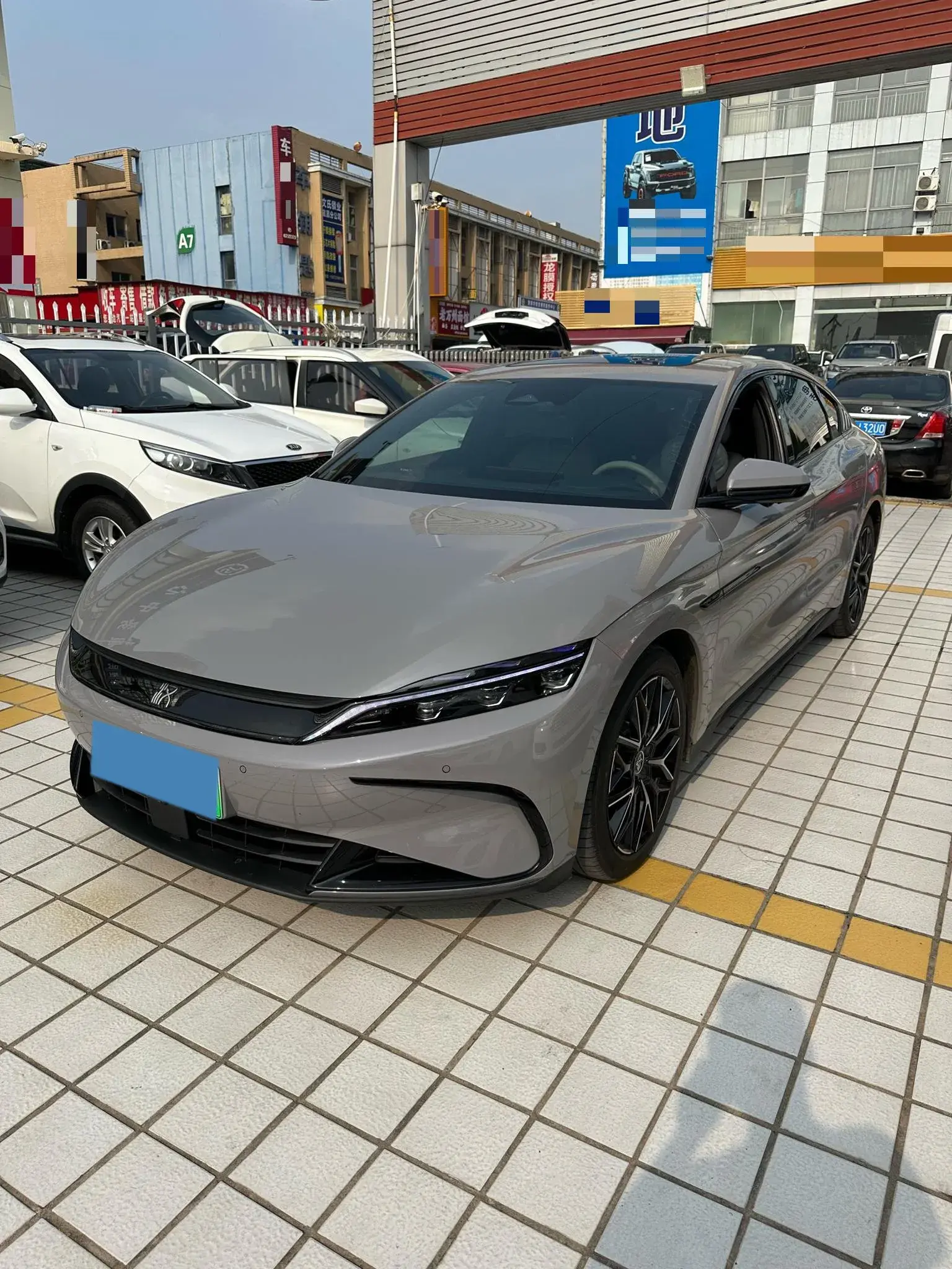 2025 BYD HAN view 1