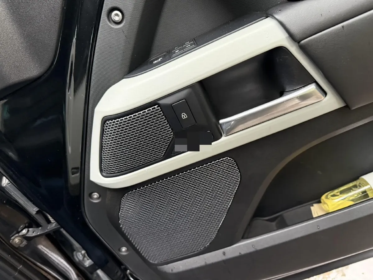 2020 Land Rover Defender 3.0T 400HP L6 8AT,autocango,china used car exporter,china ev exporter,chinese used car exporter,chinese used ev exporter