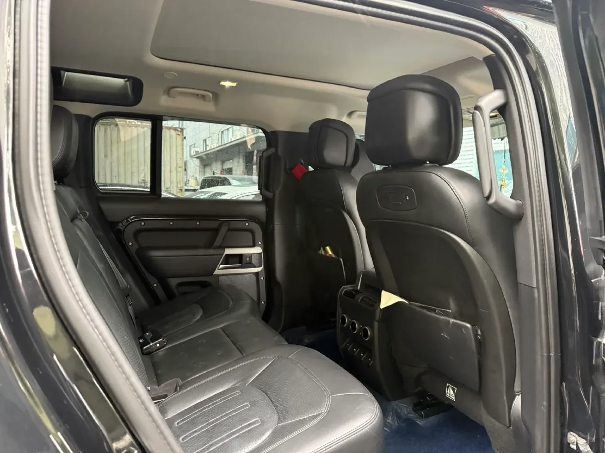 2020 Land Rover Defender 3.0T 400HP L6 8AT,autocango,china used car exporter,china ev exporter,chinese used car exporter,chinese used ev exporter