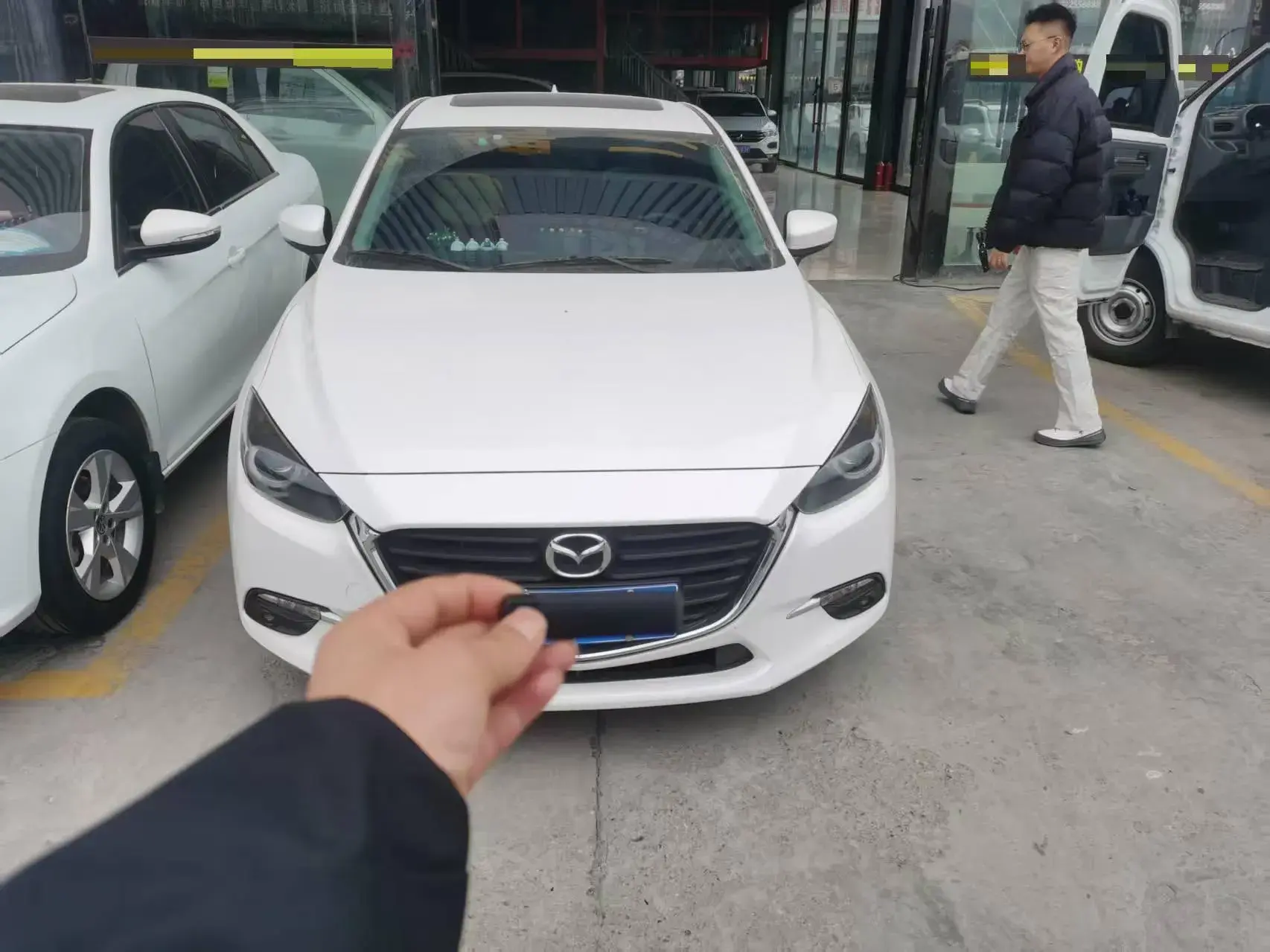 2017 MAZDA 3 thumbnail 3