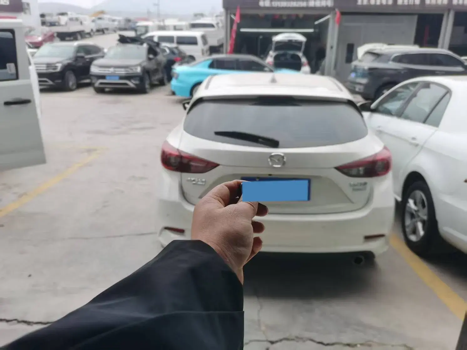 2017 MAZDA 3 thumbnail 4