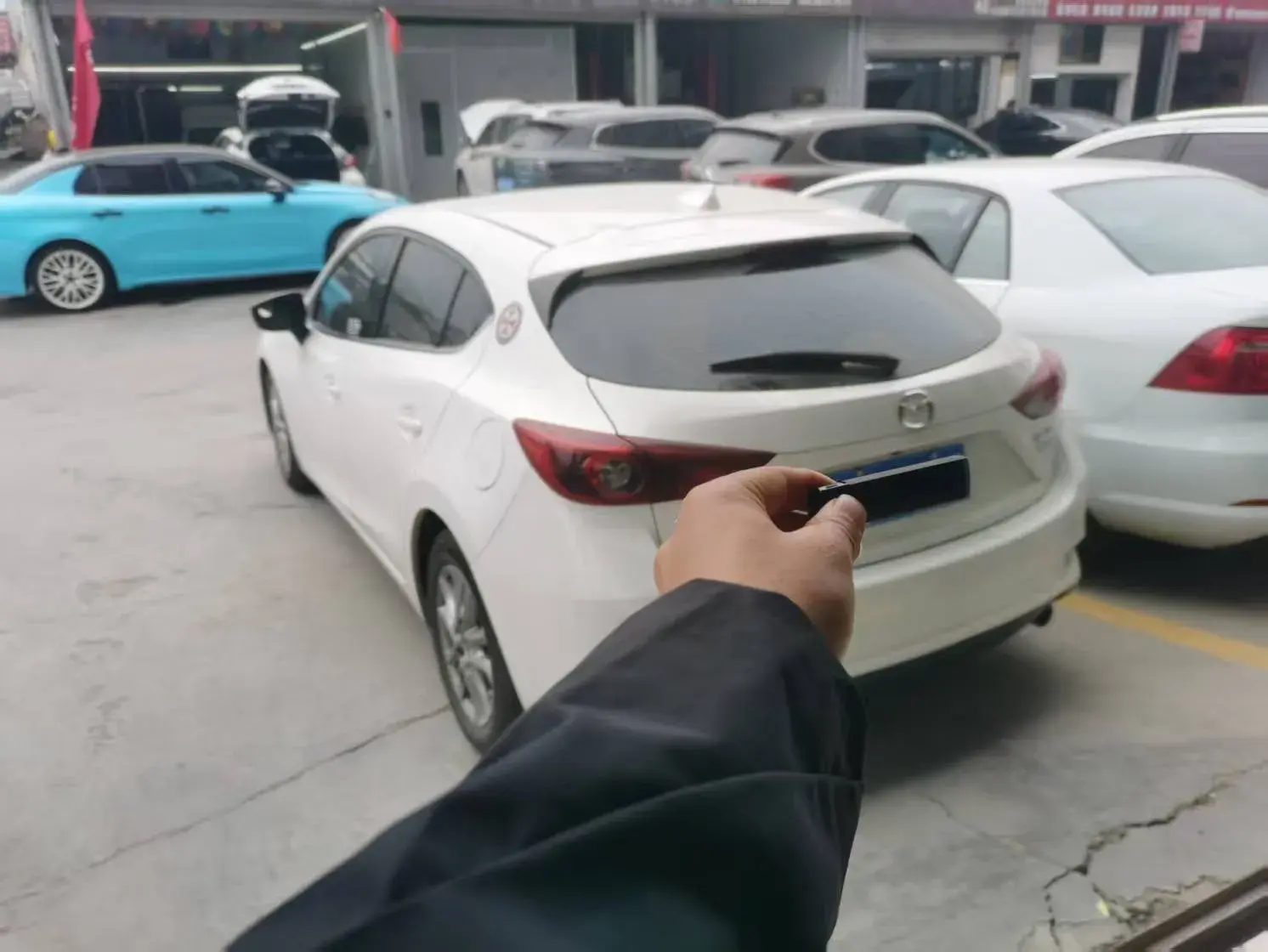 2017 MAZDA 3 thumbnail 2