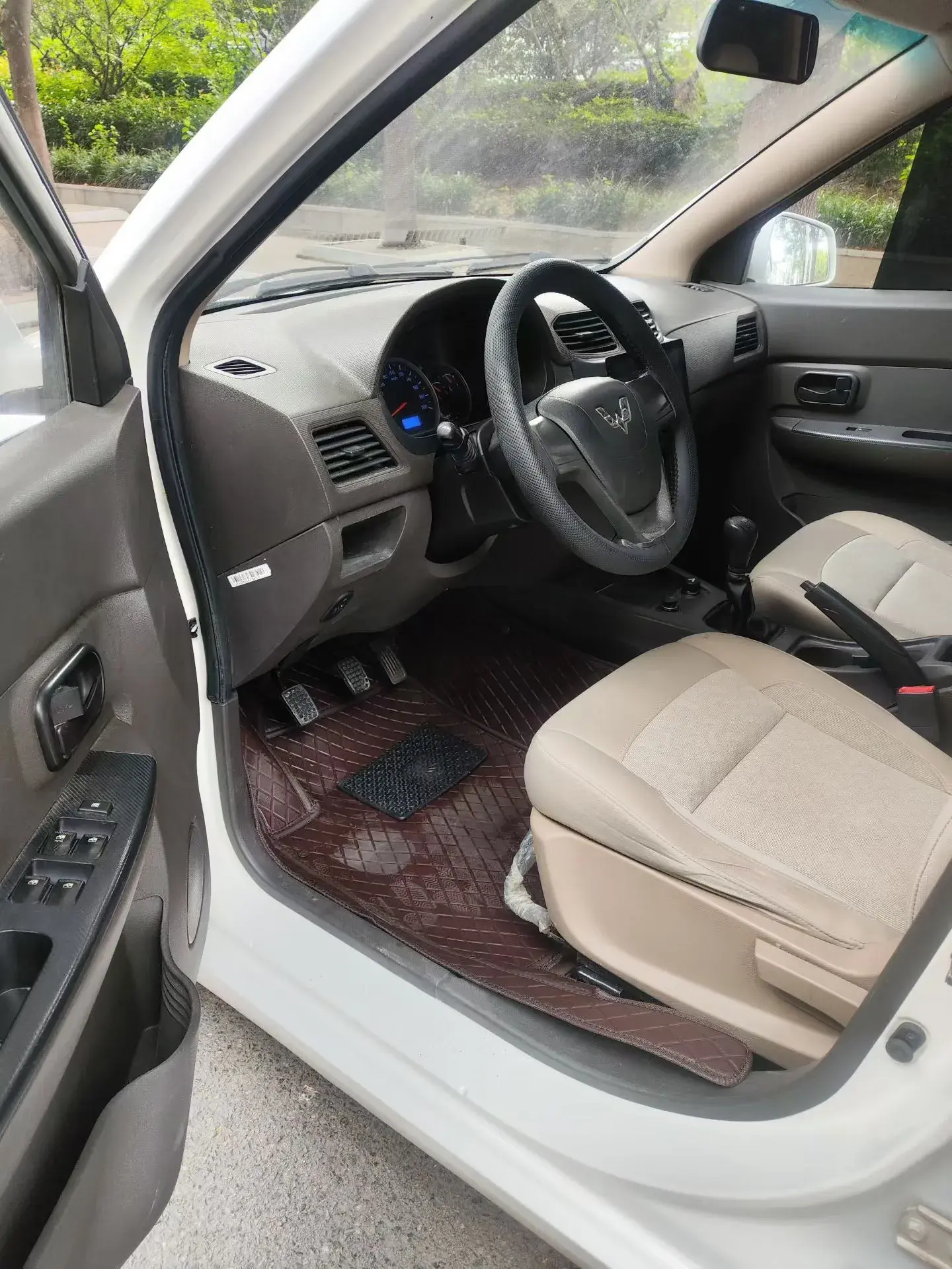 2014 WULING HONGGUANG thumbnail 4