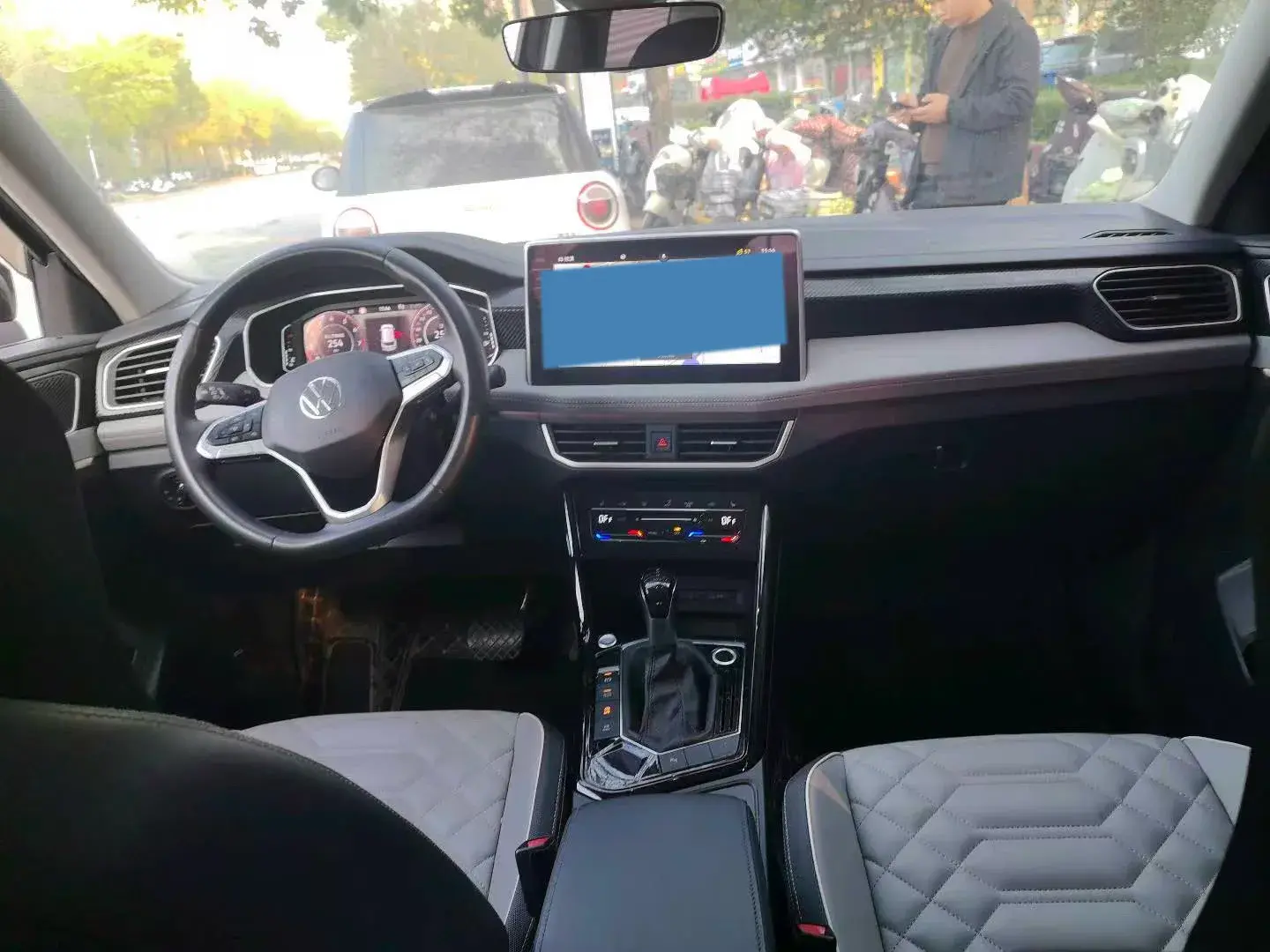 2023 VOLKSWAGEN TAYRON thumbnail 3