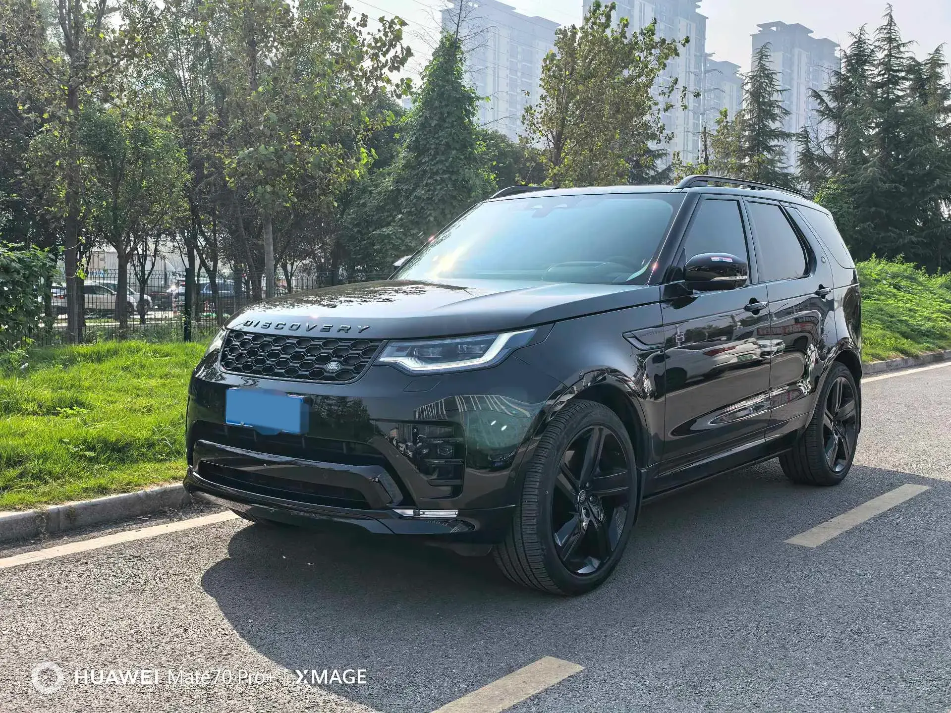 2024 LAND ROVER view 1