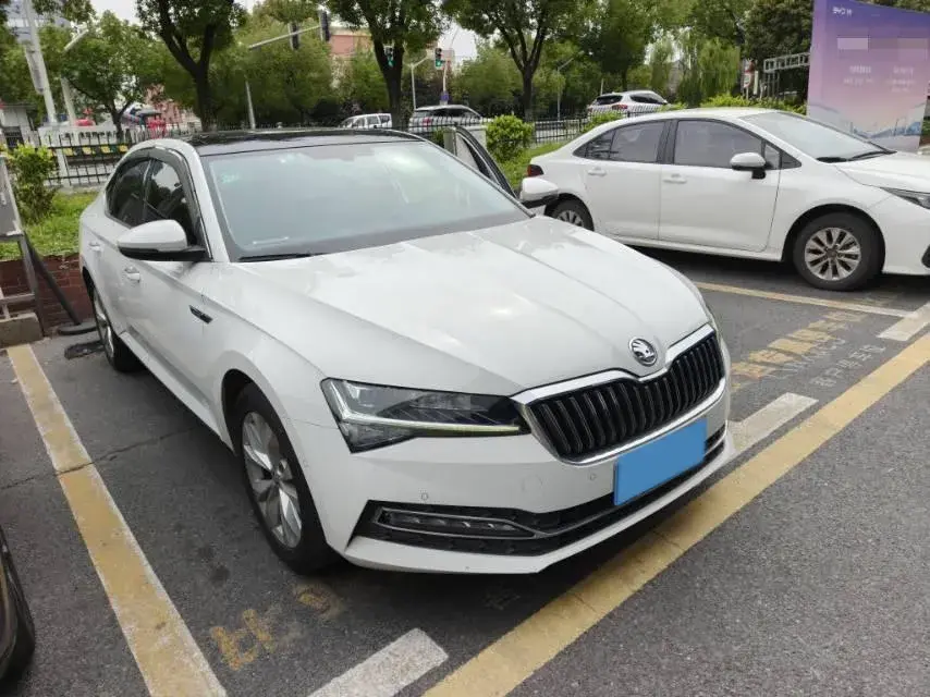2019 SKODA SUPERB thumbnail 2