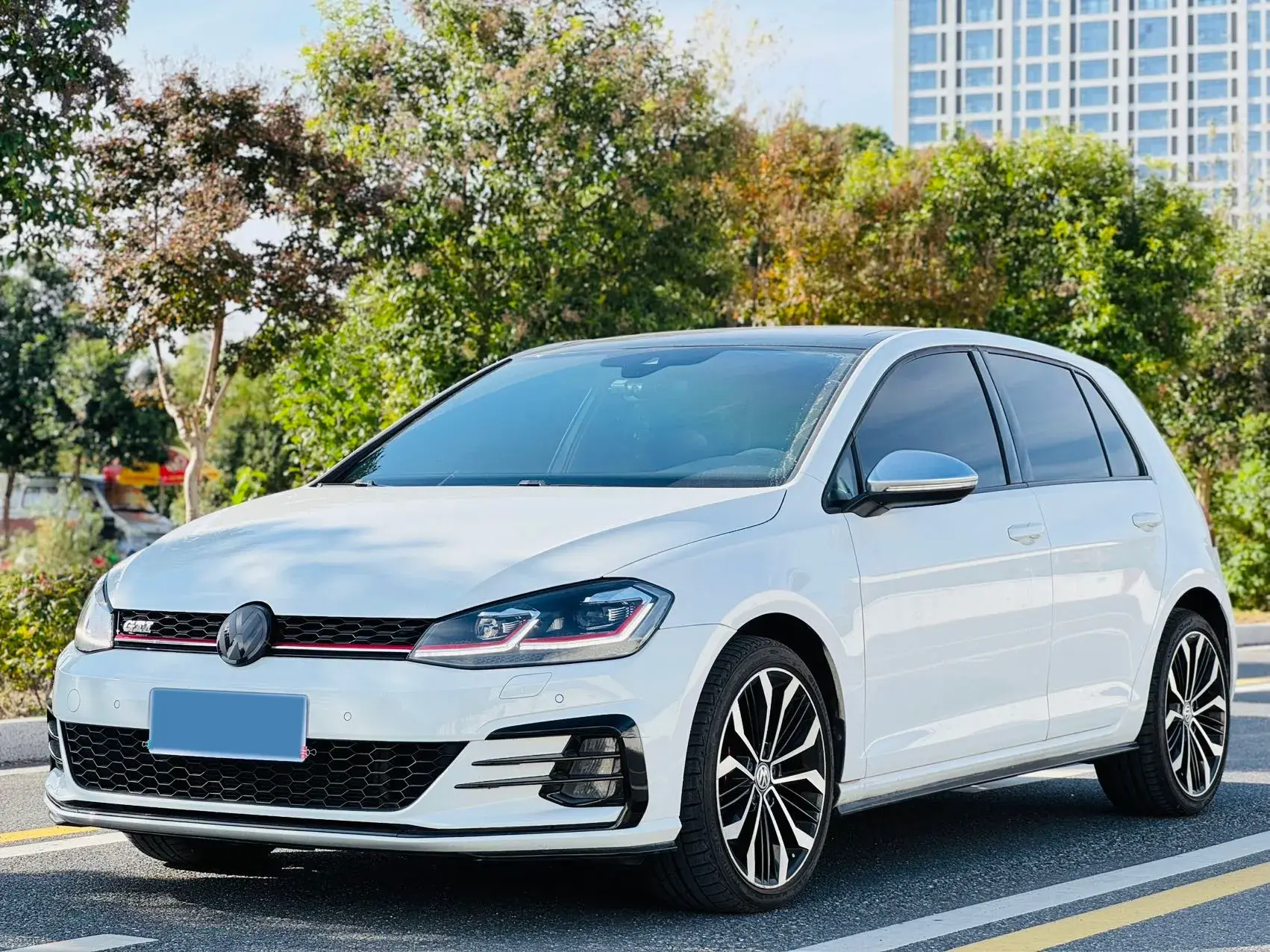 2018 VOLKSWAGEN GOLFGTI view 1