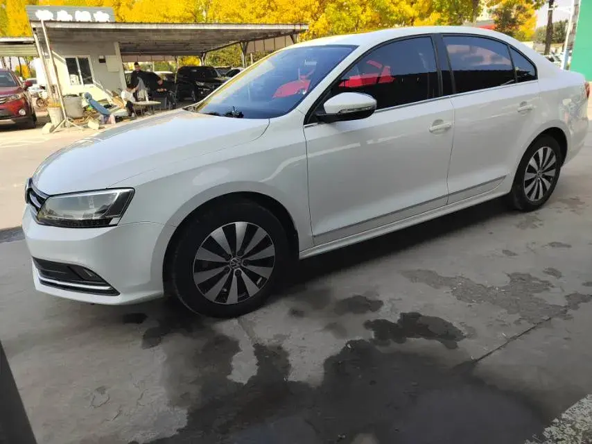 2018 VOLKSWAGEN SAGITAR view 1