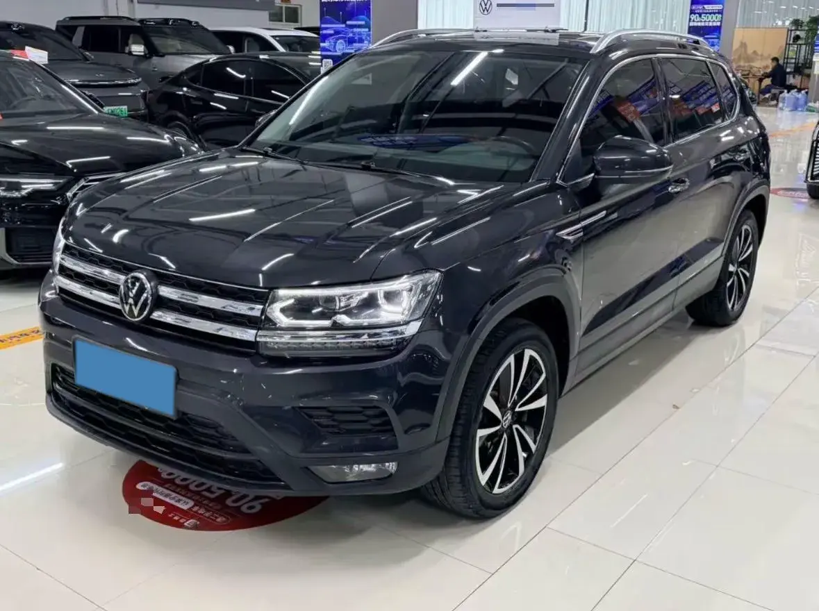 2021 VOLKSWAGEN THARU view 1
