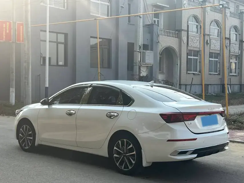 2021 KIA K3 thumbnail 4