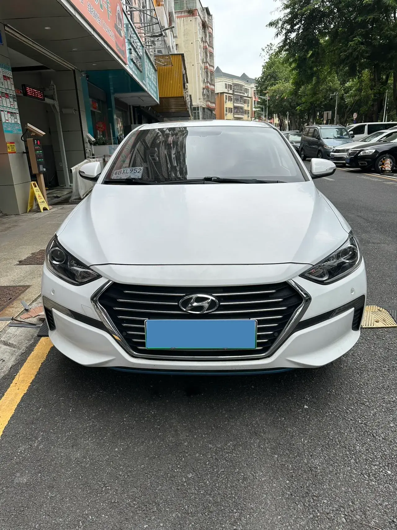 2019 HYUNDAI ELANTRA thumbnail 2